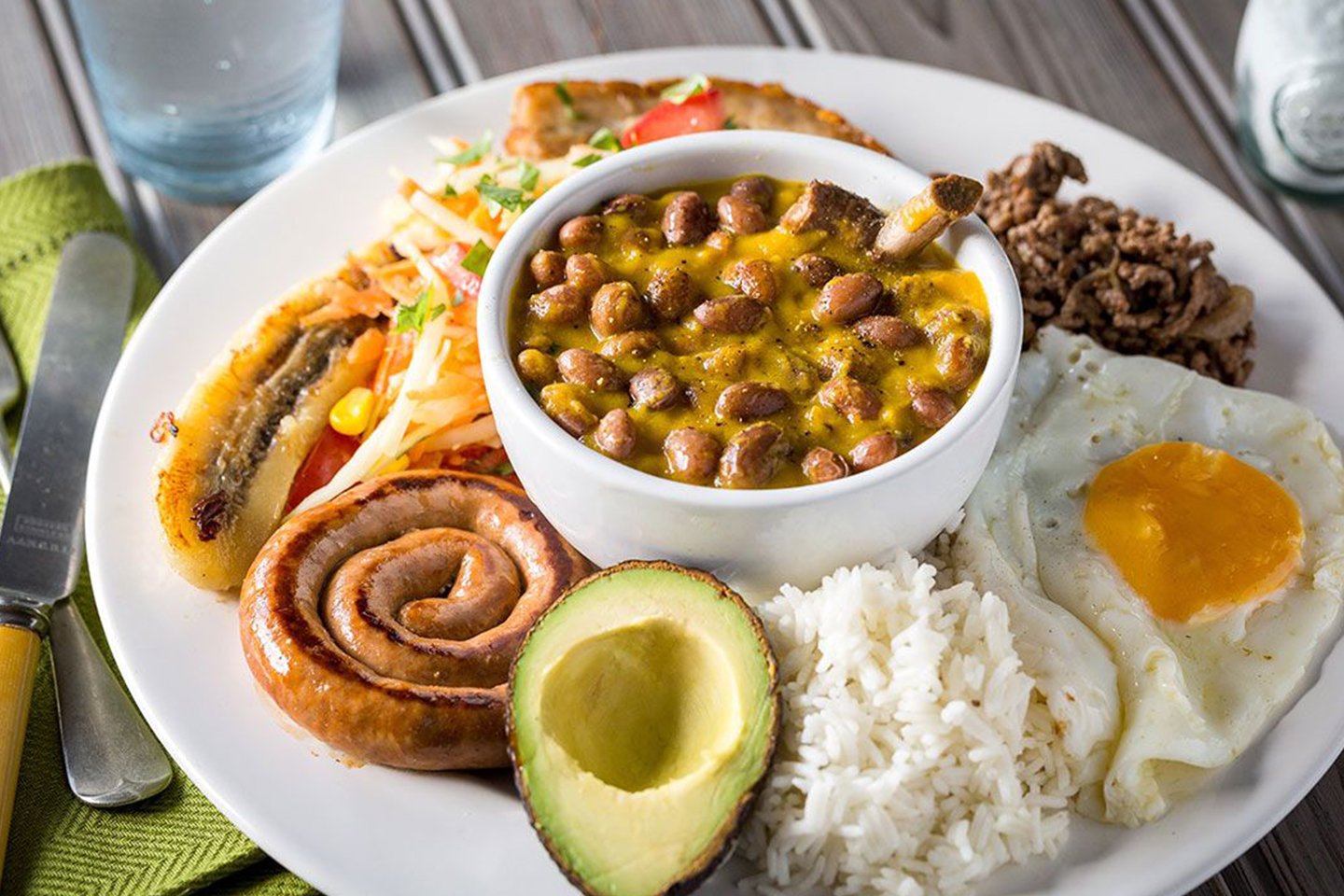 It s a dish. Бандеха пайса. Колумбийская кухня. Национальная еда Колумбии. Колумбийская кухня блюда.