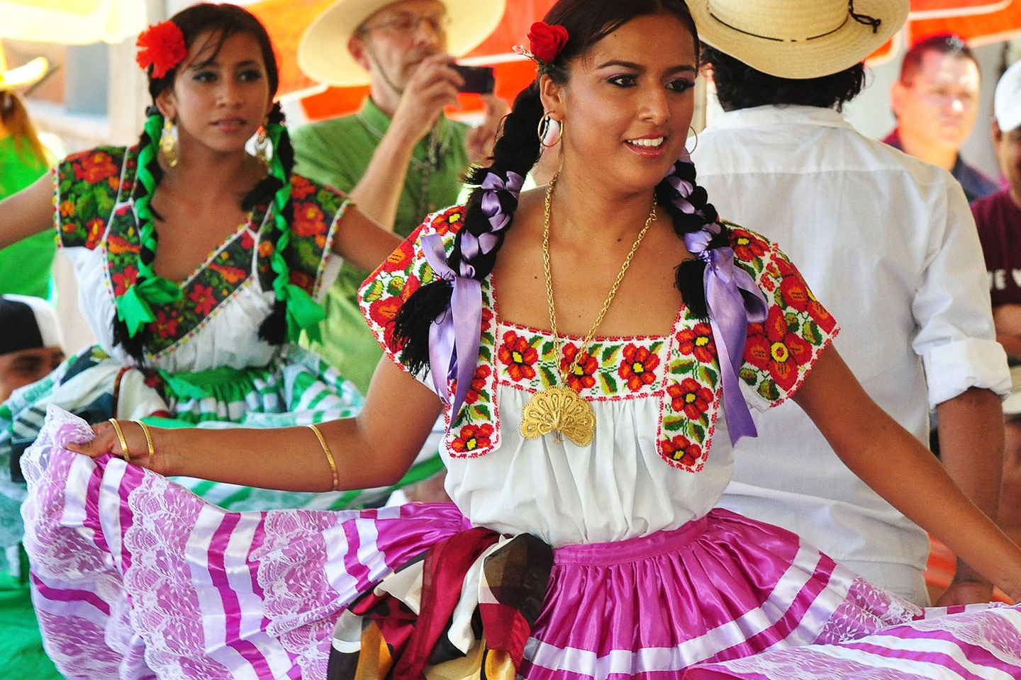 Traje típico de Oaxaca Traje típico de Oaxaca - Vestimenta tradicional de H...